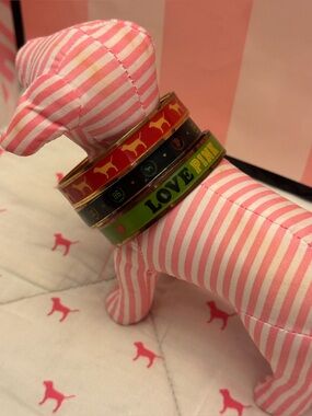 VS PINK VINTAGE Y2K BRACELET BANGLES SET OF 3 DOG PUP LOVE HEART 86 LOGO RARE